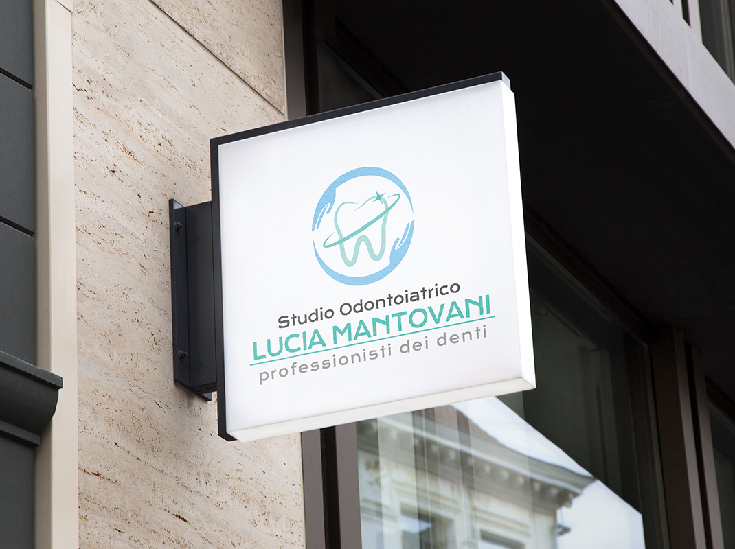 Creazione Logo e realizzazione insegna da muro luminosa Studio Odontoiatrico Lucia Mantovani.