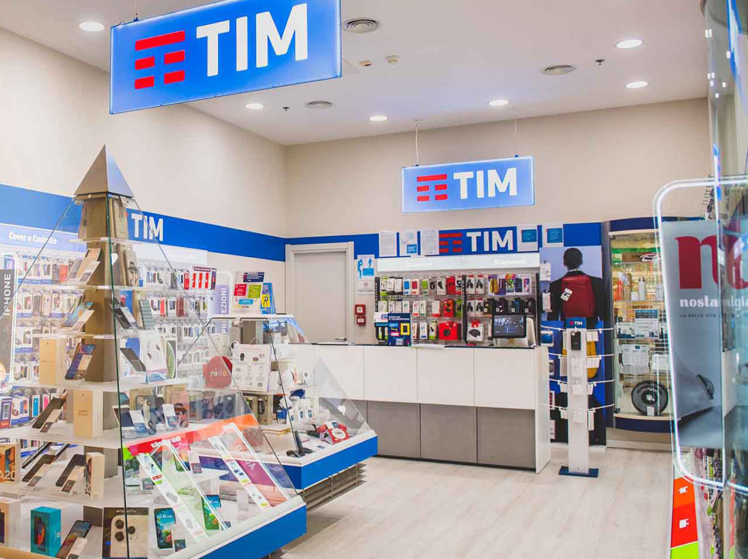 Negozio interno TIM Retail antegnate.